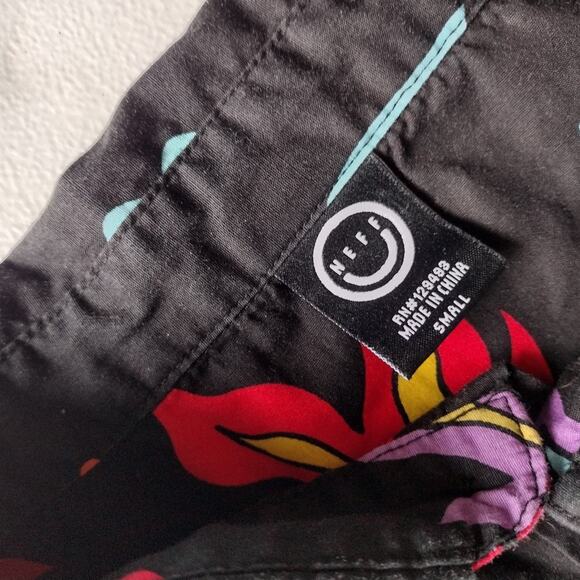 Men's Neff black button front‎ shirt size small - Picture 4 of 5